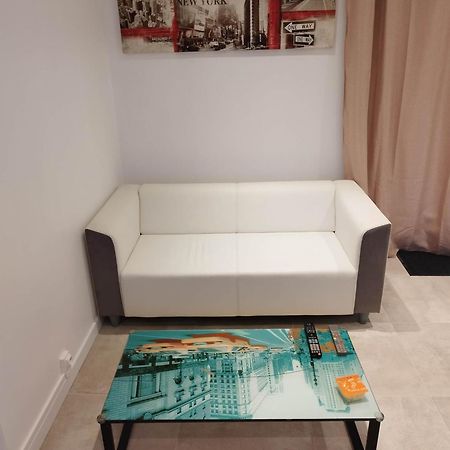 Le New York Bisontin 2 Apartment เบอซองซง ภายนอก รูปภาพ
